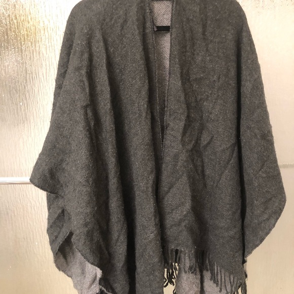 H&M Oversized Scarf - Picture 3 of 3